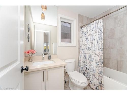 235 Mead Avenue, Hamilton, ON - Indoor Photo Showing Bathroom