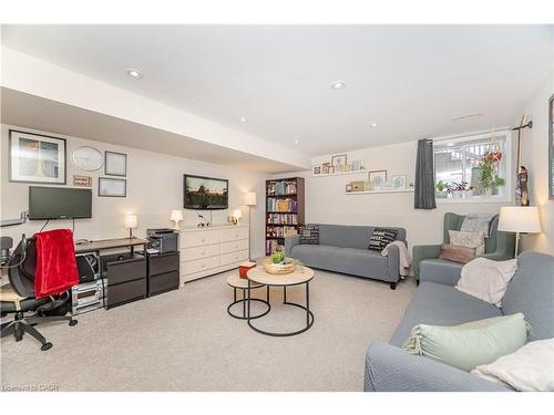 235 Mead Avenue, Hamilton, ON - Indoor Photo Showing Living Room