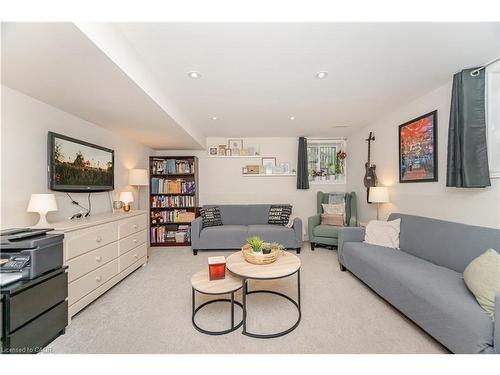 235 Mead Avenue, Hamilton, ON - Indoor Photo Showing Living Room
