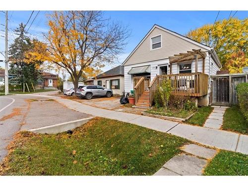 1097 Enola Avenue  Mississauga, ON L5G 4B1