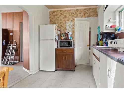 1097 Enola Avenue, Mississauga, ON - Indoor Photo Showing Kitchen