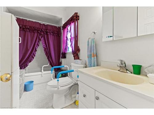 1097 Enola Avenue, Mississauga, ON - Indoor Photo Showing Bathroom