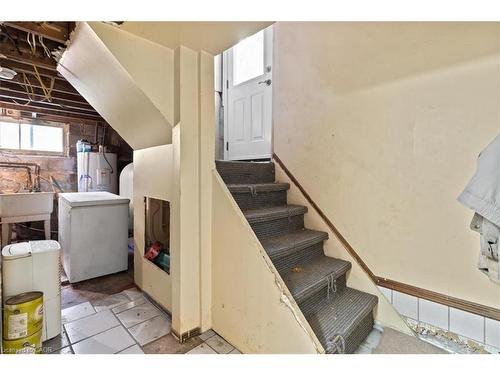 1097 Enola Avenue, Mississauga, ON - Indoor Photo Showing Laundry Room