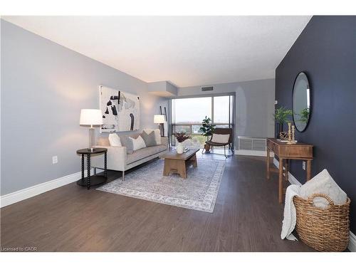 Ph12-55 Blue Springs Drive, Waterloo, ON - Indoor Photo Showing Living Room