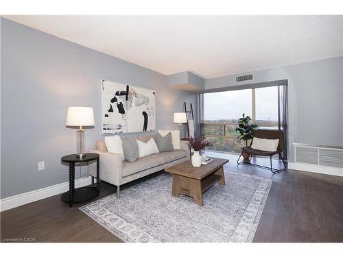 Ph12-55 Blue Springs Drive, Waterloo, ON - Indoor Photo Showing Living Room