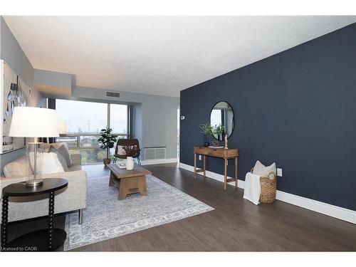 Ph12-55 Blue Springs Drive, Waterloo, ON - Indoor Photo Showing Living Room