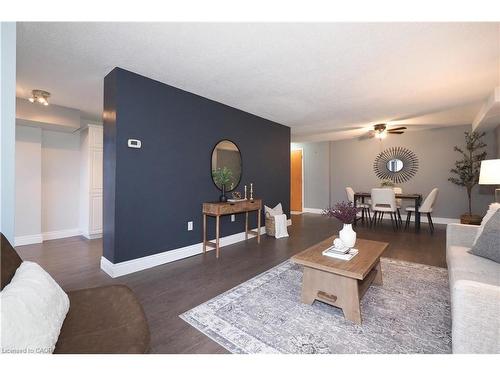 Ph12-55 Blue Springs Drive, Waterloo, ON - Indoor Photo Showing Living Room