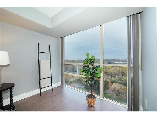 Ph12-55 Blue Springs Drive, Waterloo, ON - Indoor Photo Showing Other Room