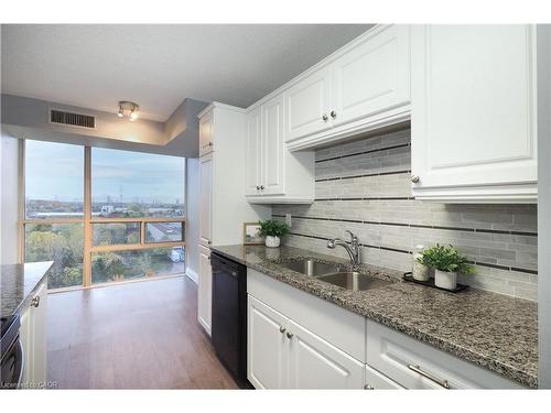 Ph12-55 Blue Springs Drive, Waterloo, ON - Indoor Photo Showing Kitchen With Double Sink With Upgraded Kitchen