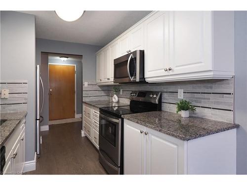 Ph12-55 Blue Springs Drive, Waterloo, ON - Indoor Photo Showing Kitchen With Stainless Steel Kitchen With Upgraded Kitchen