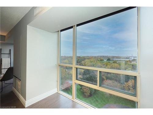 Ph12-55 Blue Springs Drive, Waterloo, ON - Indoor Photo Showing Other Room