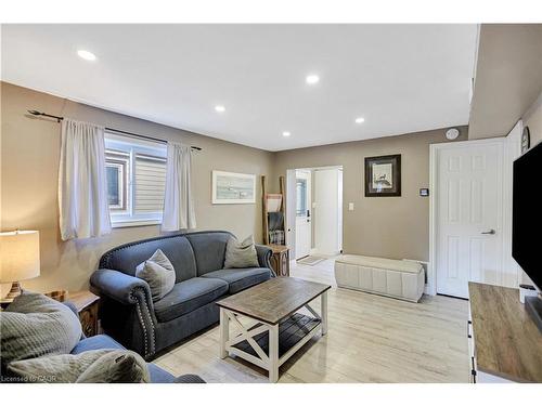 332 Vansitmart Avenue, Hamilton, ON - Indoor Photo Showing Living Room