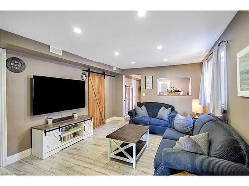 332 Vansitmart Avenue, Hamilton, ON - Indoor Photo Showing Living Room
