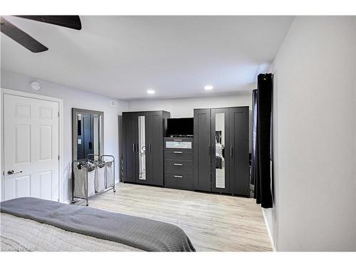 332 Vansitmart Avenue, Hamilton, ON - Indoor Photo Showing Bedroom