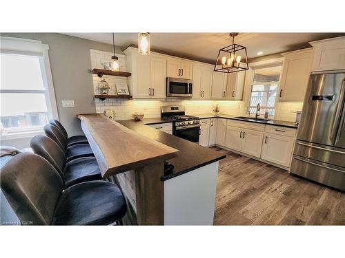 324 East 43Rd Street, Hamilton, ON - Indoor Photo Showing Kitchen