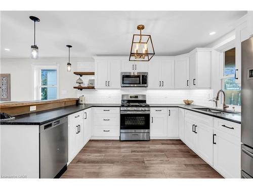 324 East 43Rd Street, Hamilton, ON - Indoor Photo Showing Kitchen