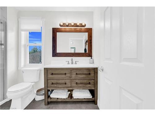 324 East 43Rd Street, Hamilton, ON - Indoor Photo Showing Bathroom