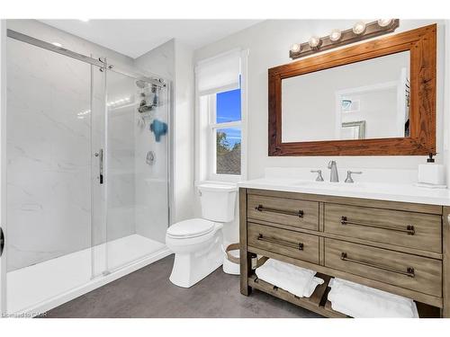 324 East 43Rd Street, Hamilton, ON - Indoor Photo Showing Bathroom