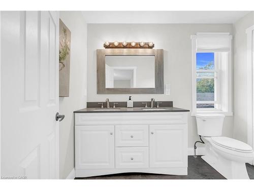 324 East 43Rd Street, Hamilton, ON - Indoor Photo Showing Bathroom