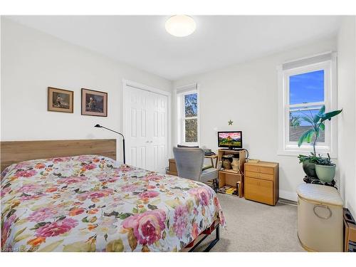 324 East 43Rd Street, Hamilton, ON - Indoor Photo Showing Bedroom