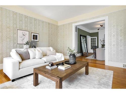 78 William Street W, Waterloo, ON - Indoor Photo Showing Living Room