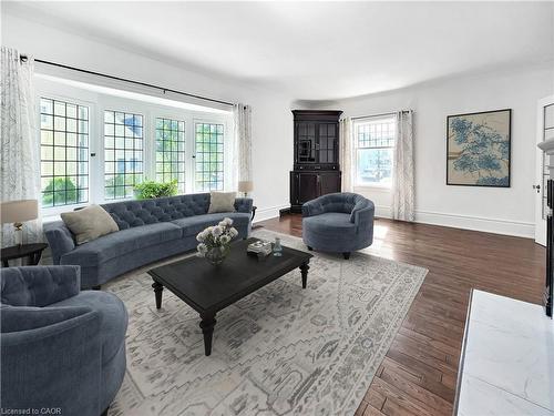 14 Robinson Street S, Grimsby, ON - Indoor Photo Showing Living Room