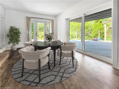 14 Robinson Street S, Grimsby, ON - Indoor Photo Showing Living Room