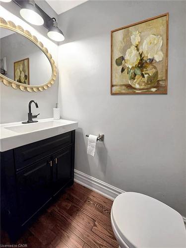 14 Robinson Street S, Grimsby, ON - Indoor Photo Showing Bathroom