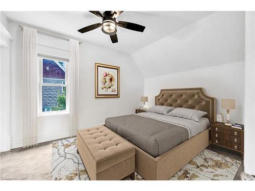 14 Robinson Street S, Grimsby, ON - Indoor Photo Showing Bedroom