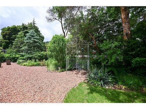 14 Robinson Street S, Grimsby, ON - Outdoor