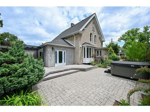 14 Robinson Street S, Grimsby, ON - Outdoor