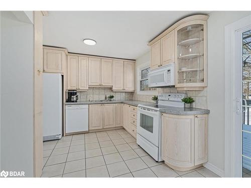 358 Mcnabb Crescent, Milton, ON - Indoor Photo Showing Kitchen