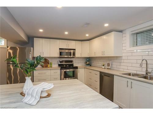122 Buckingham Drive, Hamilton, ON - Indoor Photo Showing Kitchen With Stainless Steel Kitchen With Double Sink