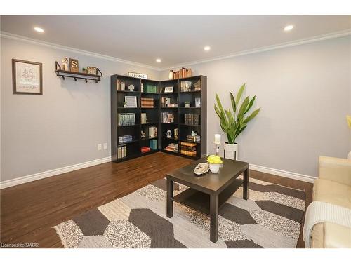 122 Buckingham Drive, Hamilton, ON - Indoor Photo Showing Living Room
