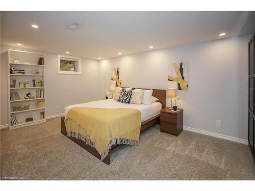 122 Buckingham Drive, Hamilton, ON - Indoor Photo Showing Bedroom