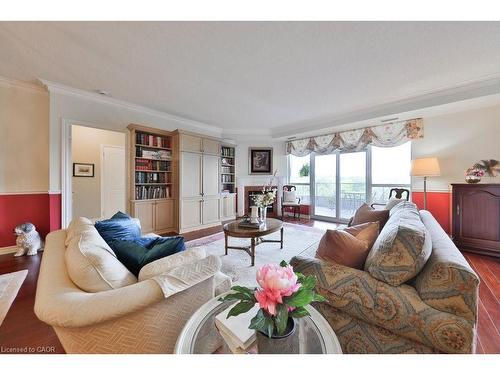 807-1900 The Collegeway, Mississauga, ON - Indoor Photo Showing Living Room