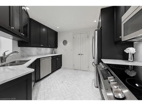 807-1900 The Collegeway, Mississauga, ON - Indoor Photo Showing Kitchen With Double Sink