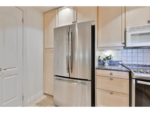 807-1900 The Collegeway, Mississauga, ON - Indoor Photo Showing Kitchen