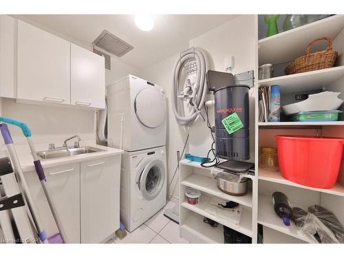 807-1900 The Collegeway, Mississauga, ON - Indoor Photo Showing Laundry Room