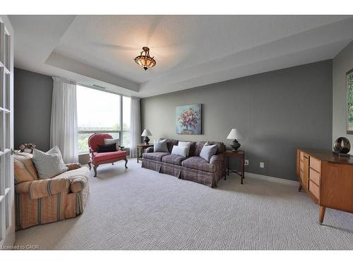 807-1900 The Collegeway, Mississauga, ON - Indoor Photo Showing Living Room