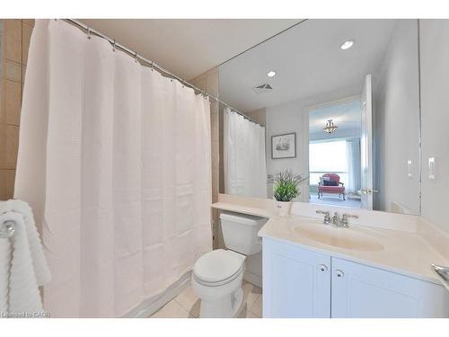 807-1900 The Collegeway, Mississauga, ON - Indoor Photo Showing Bathroom