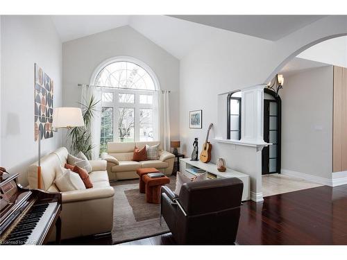 1061 Summit Ridge Drive, Oakville, ON - Indoor Photo Showing Living Room