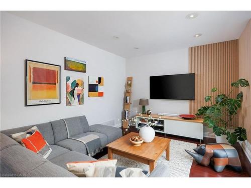 1061 Summit Ridge Drive, Oakville, ON - Indoor Photo Showing Living Room