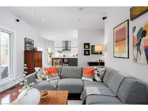 1061 Summit Ridge Drive, Oakville, ON - Indoor Photo Showing Living Room