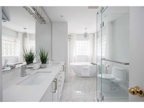1061 Summit Ridge Drive, Oakville, ON - Indoor Photo Showing Bathroom
