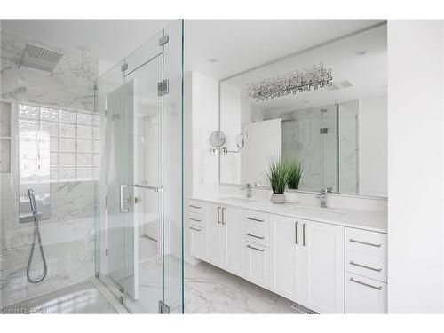 1061 Summit Ridge Drive, Oakville, ON - Indoor Photo Showing Bathroom