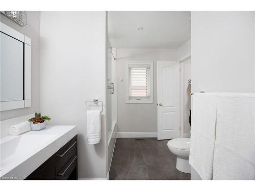1061 Summit Ridge Drive, Oakville, ON - Indoor Photo Showing Bathroom