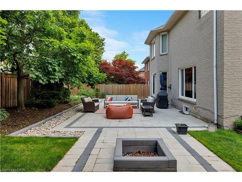 1061 Summit Ridge Drive, Oakville, ON - Outdoor
