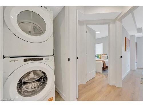 33 Mill Street, Kitchener, ON - Indoor Photo Showing Laundry Room