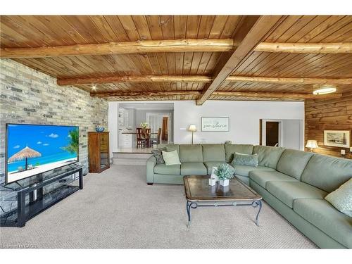 31 Lower Horning Road, Hamilton, ON - Indoor Photo Showing Living Room